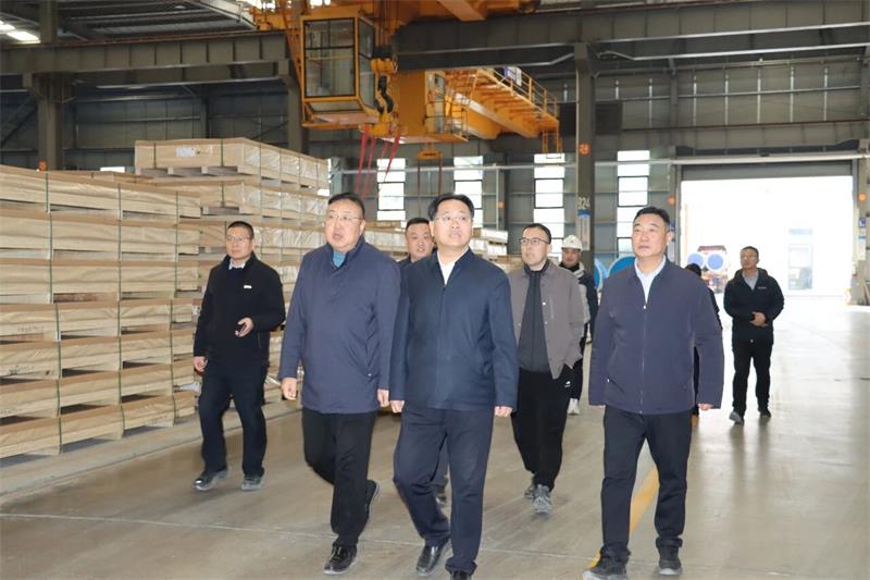 鞏義市委書記、市長郭程明蒞臨明泰鋁業慰問一線員工
